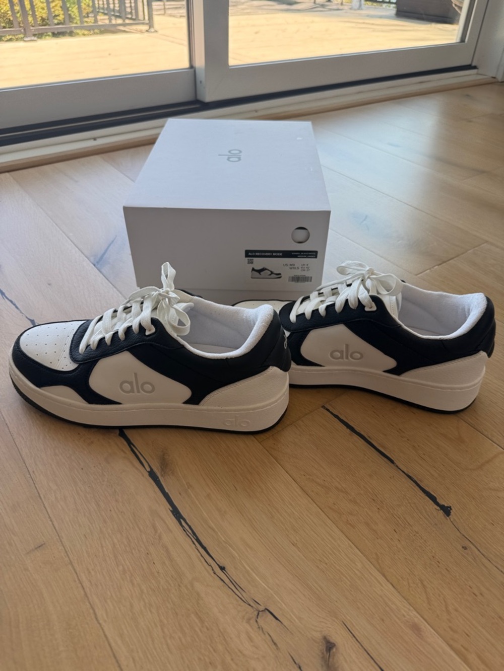 ALO Yoga Women's White and Black Athletic Sneakers